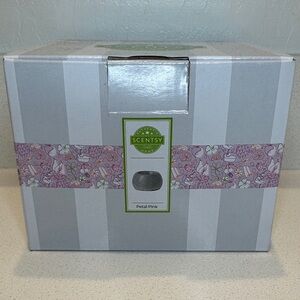 Scentsy Petal Pink Fragrance Warmer